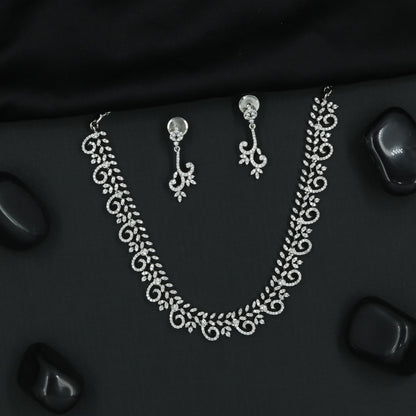 Elegant Leaf Garland Necklace Set with Decorative Vine Flow