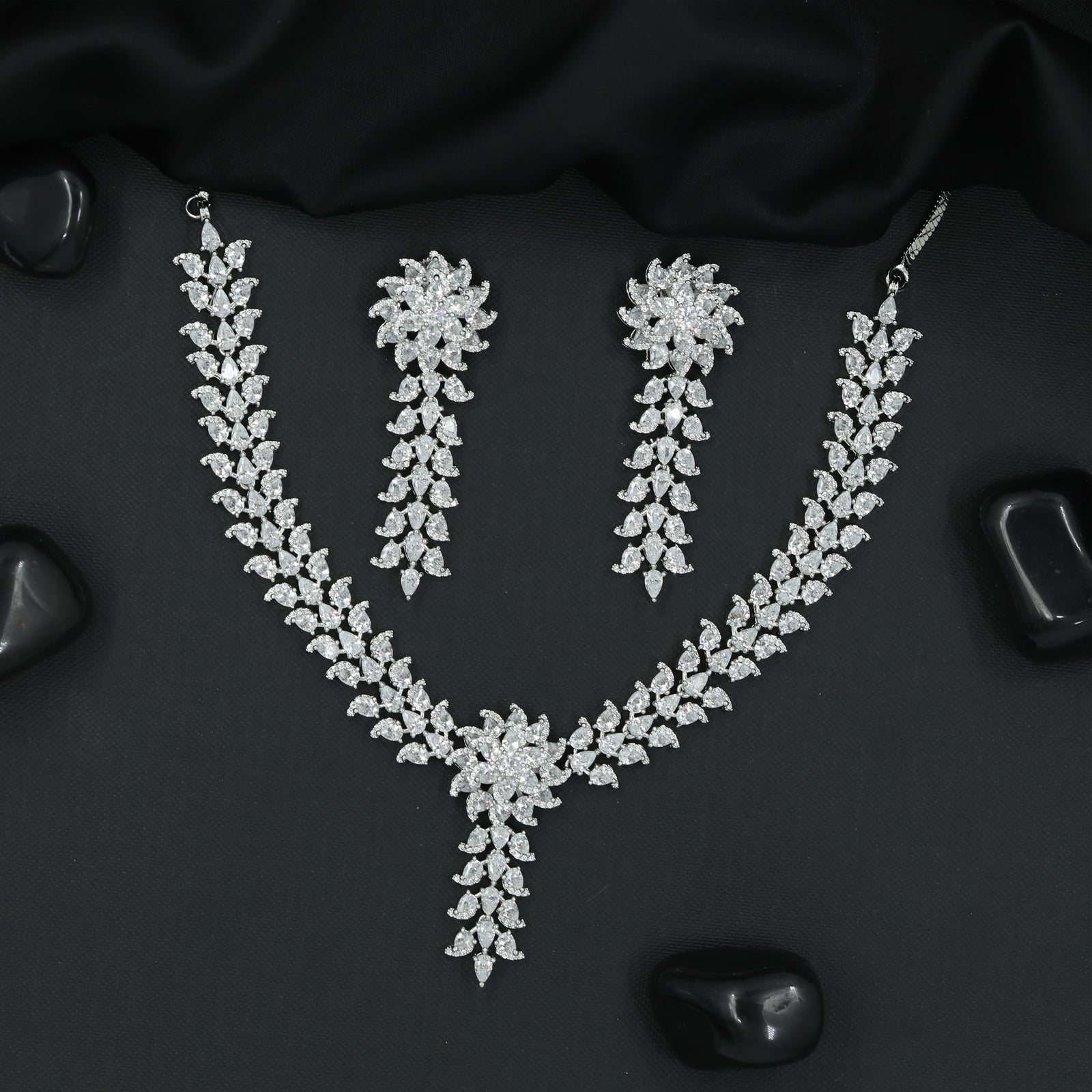 Graceful Petal Pattern Necklace with Flowing Drop Pendant Layout