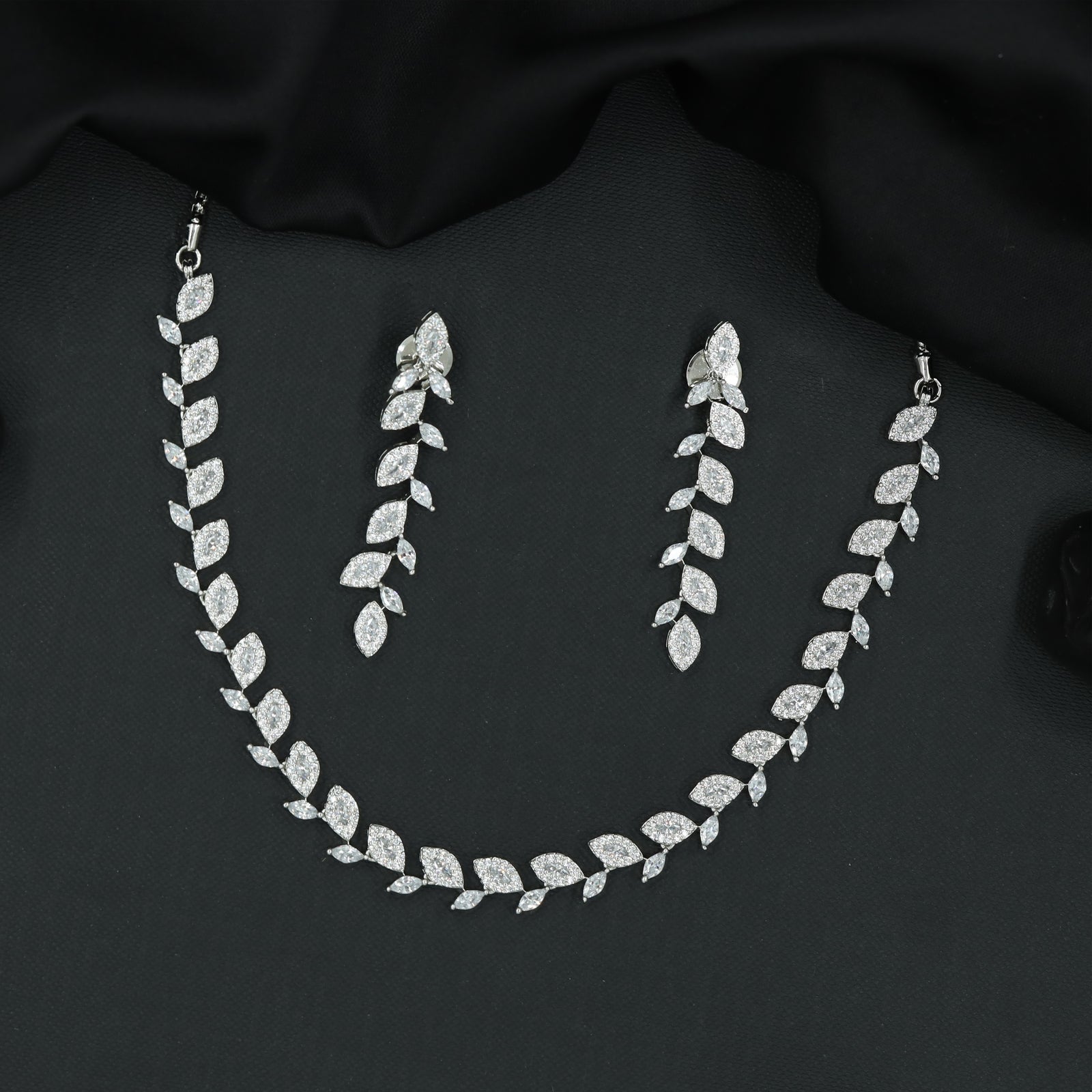 Flowing Marquise Leaf Necklace with Elegant Vine Layout
