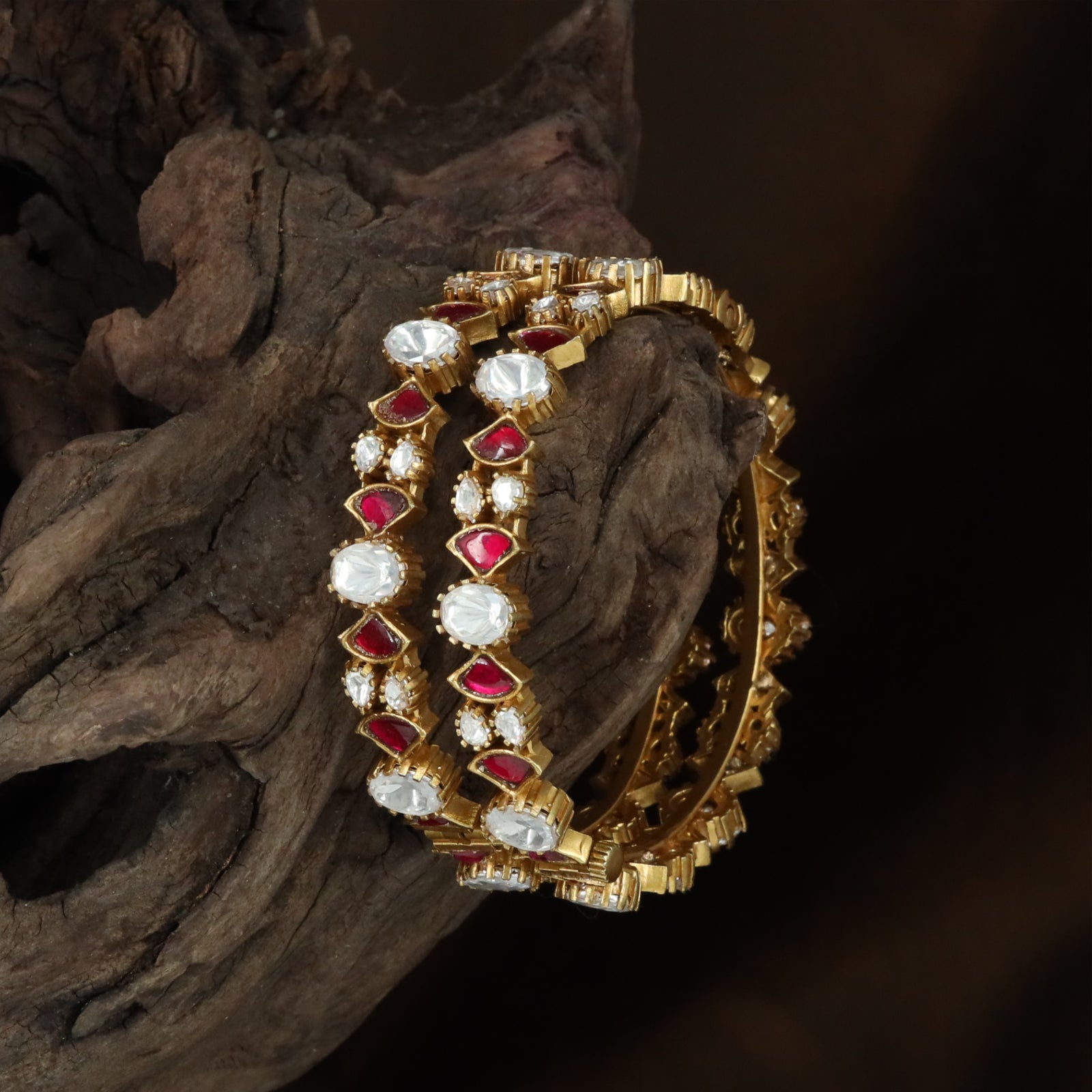 Classic Alternating Pattern Kundan Bangles with Oval and Triangular Settings