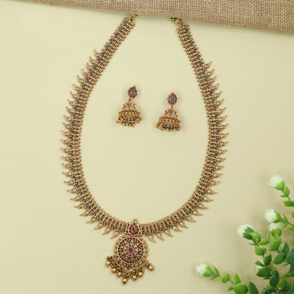 Curving Paisley Pattern Long Haara with Ornate Round Pendant