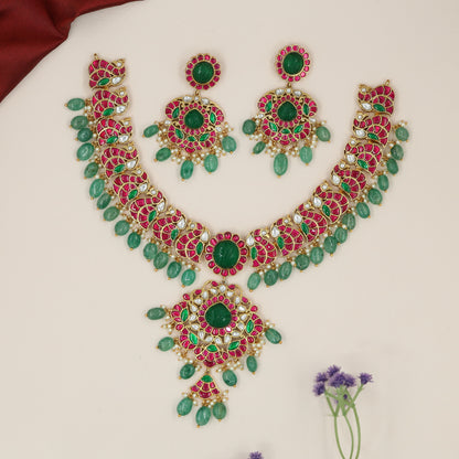 Ratnashri Jadau Necklace with Scalloped Motif Links and Grand Pendant