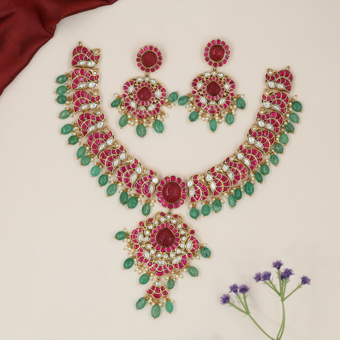 Ratnashri Jadau Necklace with Scalloped Motif Links and Grand Pendant