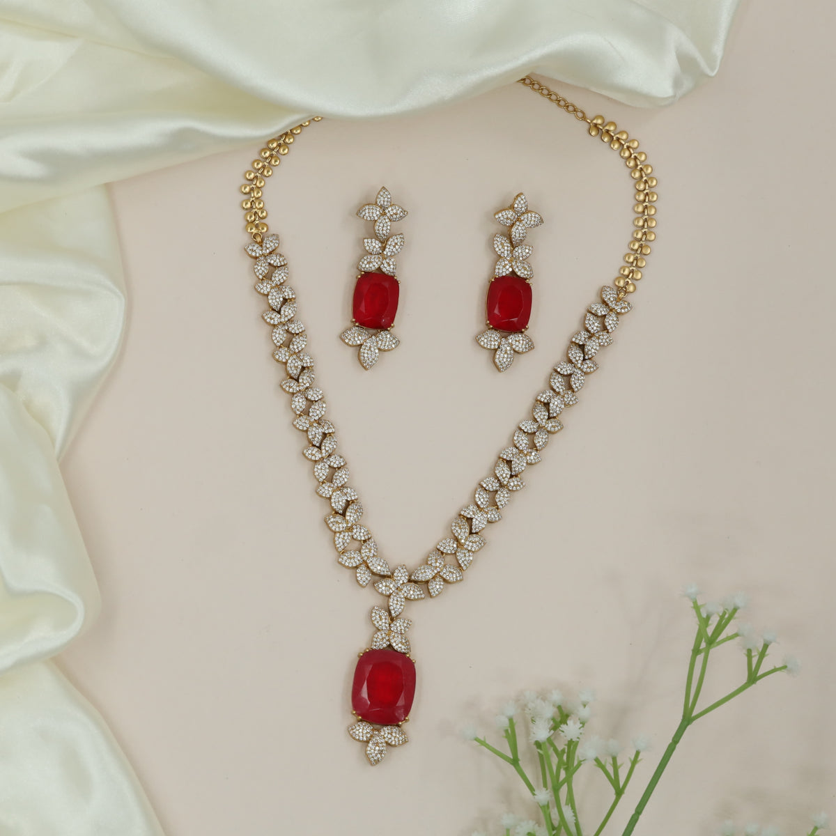 Stylish Blossom Necklace with Symmetrical Flower Links and Hanging Pendant