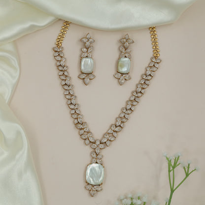 Stylish Blossom Necklace with Symmetrical Flower Links and Hanging Pendant
