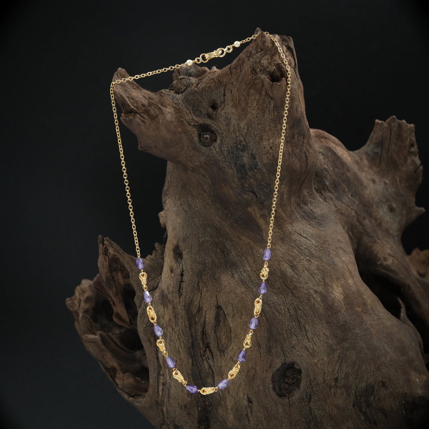 Delicate Chain with Structured Bead Flow and Decorative Gold Sections