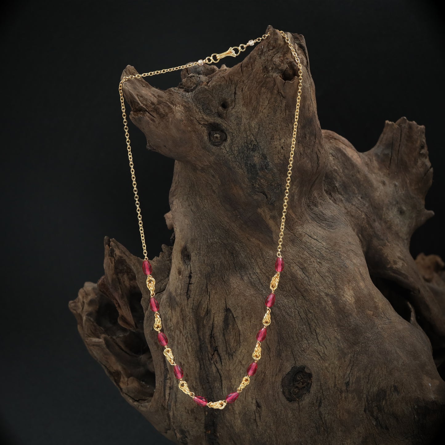 Delicate Chain with Structured Bead Flow and Decorative Gold Sections