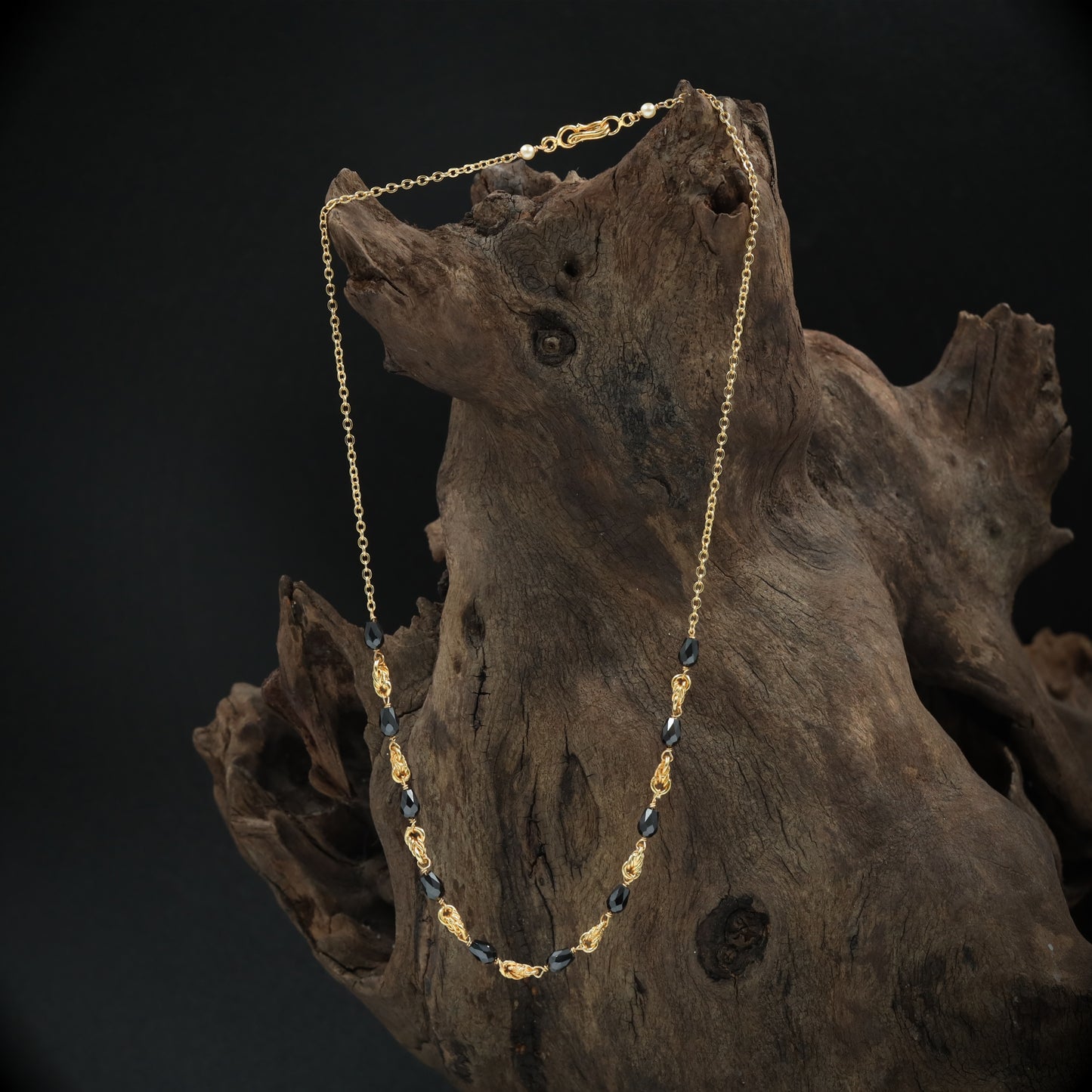 Delicate Chain with Structured Bead Flow and Decorative Gold Sections