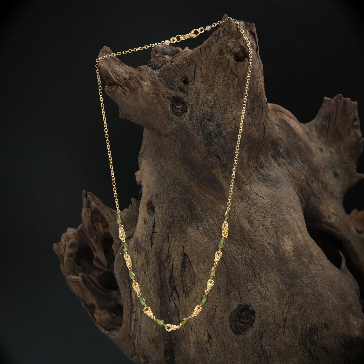 Delicate Chain with Structured Bead Flow and Decorative Gold Sections