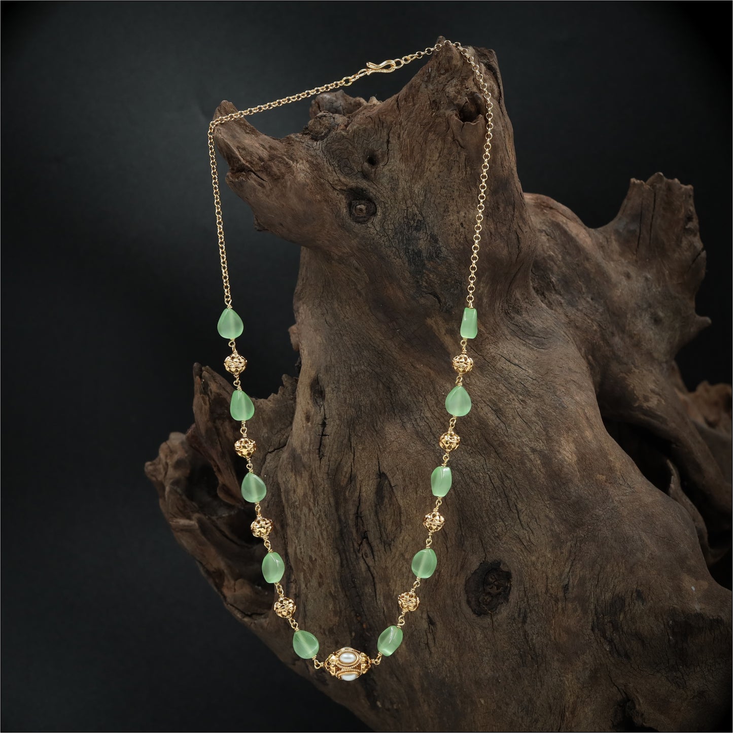 Alternating Bead Chain with Decorative Gold Accents and Spacers