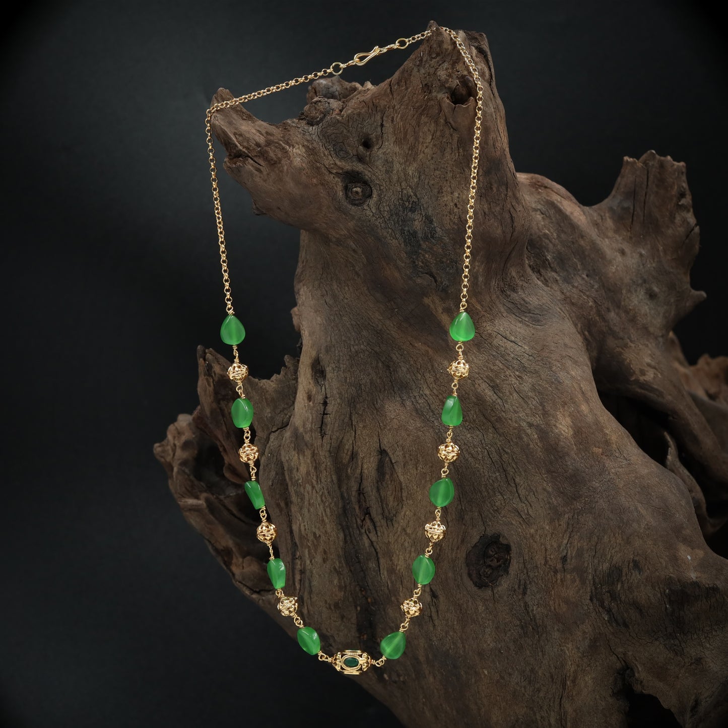 Alternating Bead Chain with Decorative Gold Accents and Spacers
