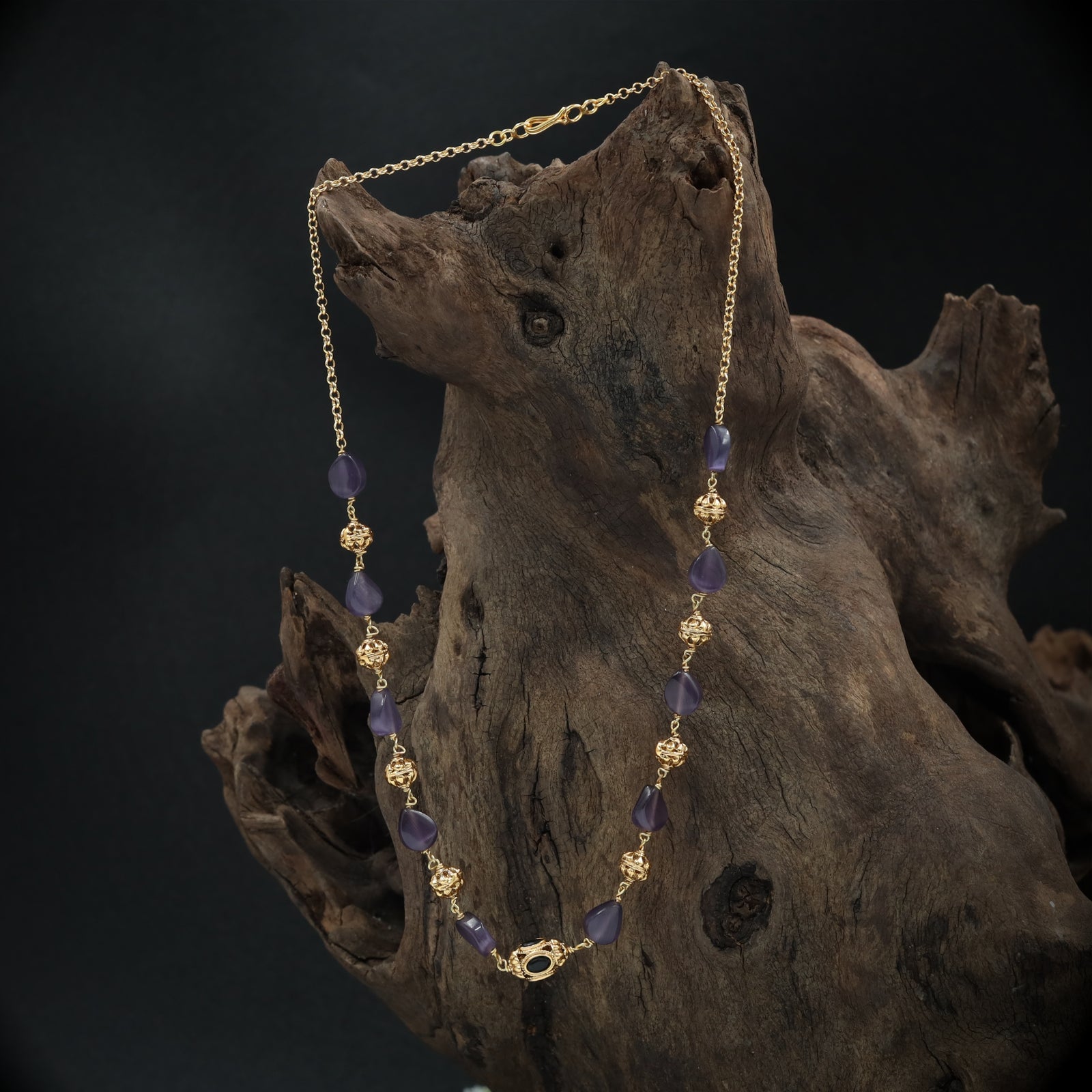 Alternating Bead Chain with Decorative Gold Accents and Spacers