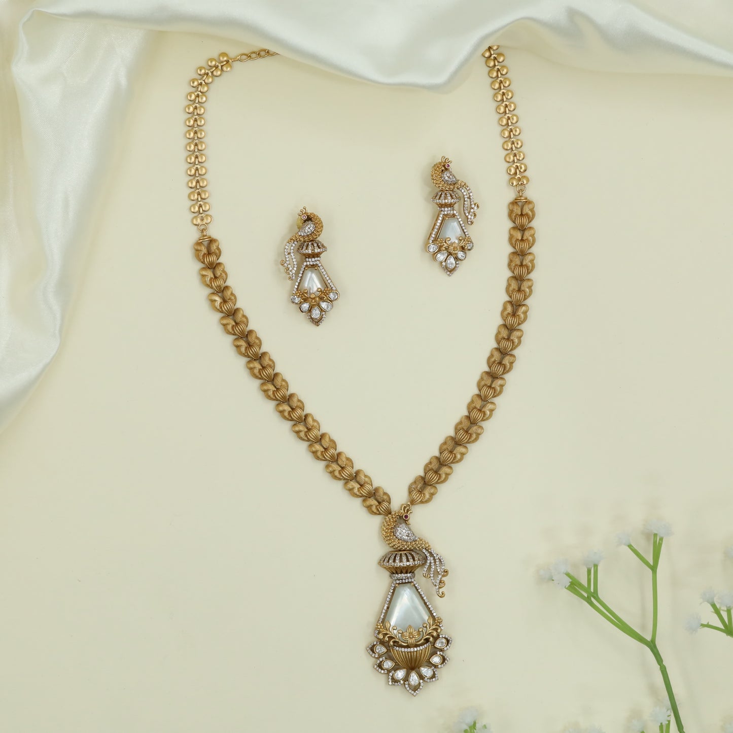 Classic Leaf Link Matt Necklace with Detailed Peacock Drop Form