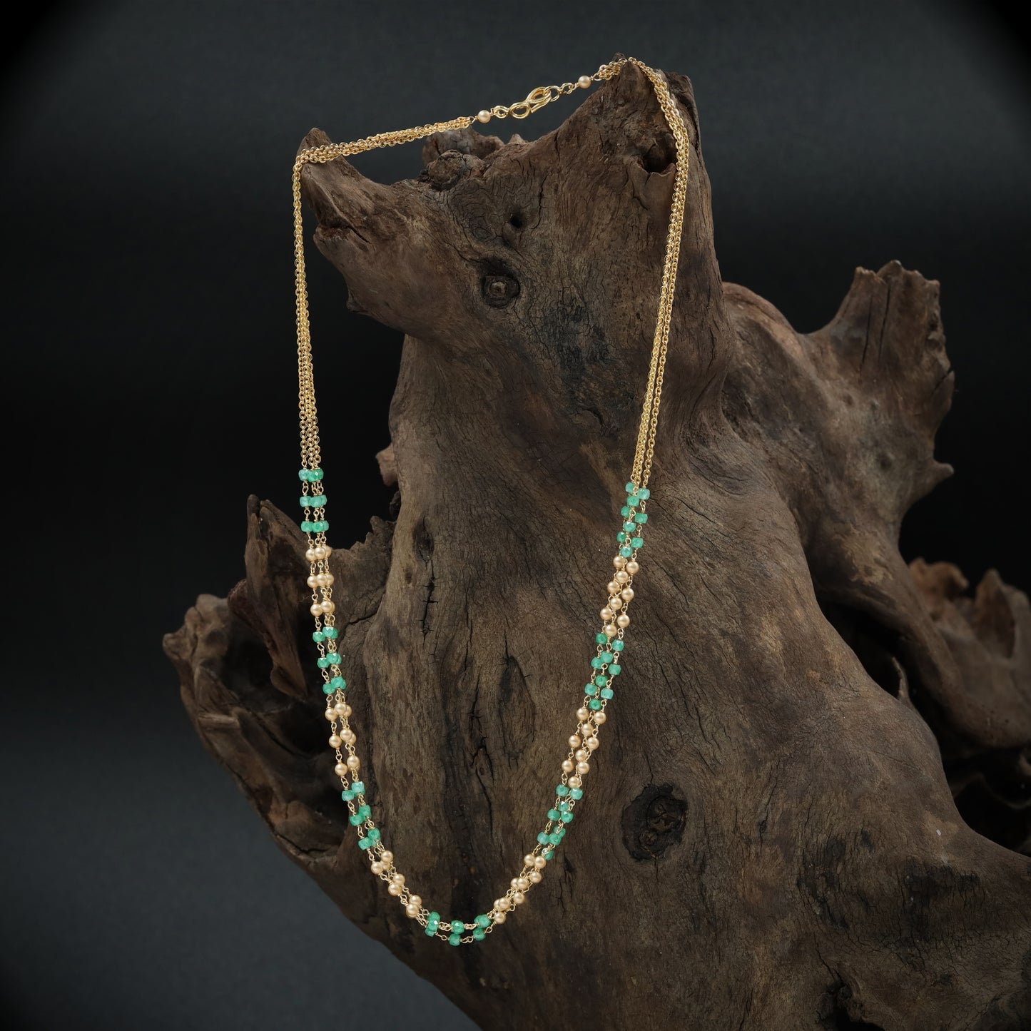 Minimal Beaded with Alternating Stone and Pearl Chain Design