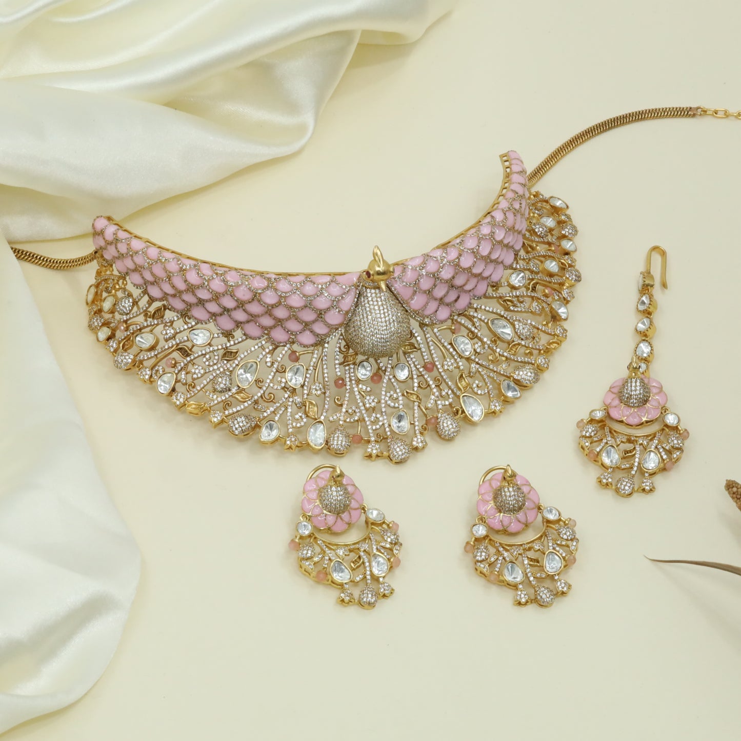 Peacock Spread Pattern Kundan Choker with Teardrop Layout and Dome Highlight