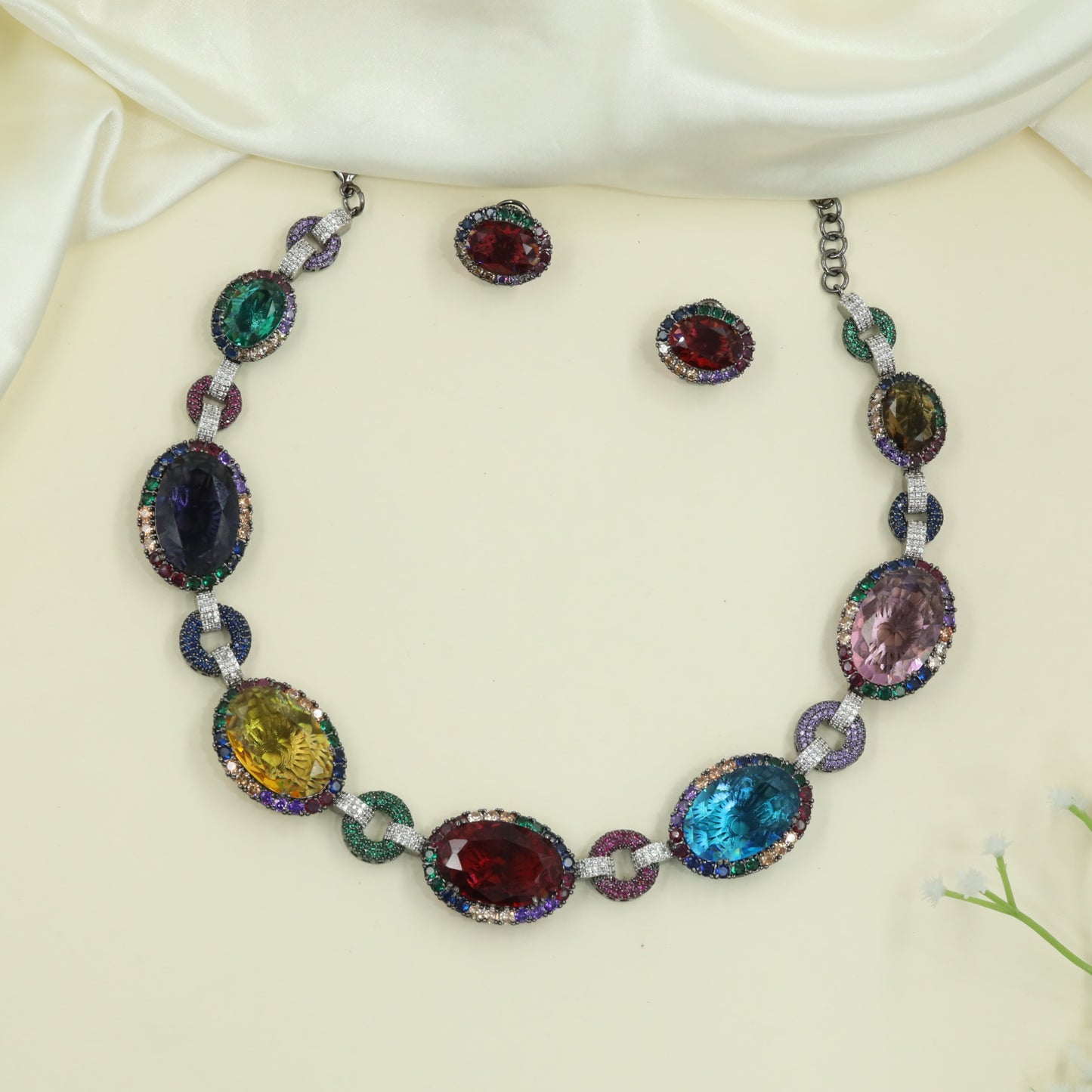 Flowing Oval Crystal Necklace with Multicolor Frames and Smooth Link Pattern