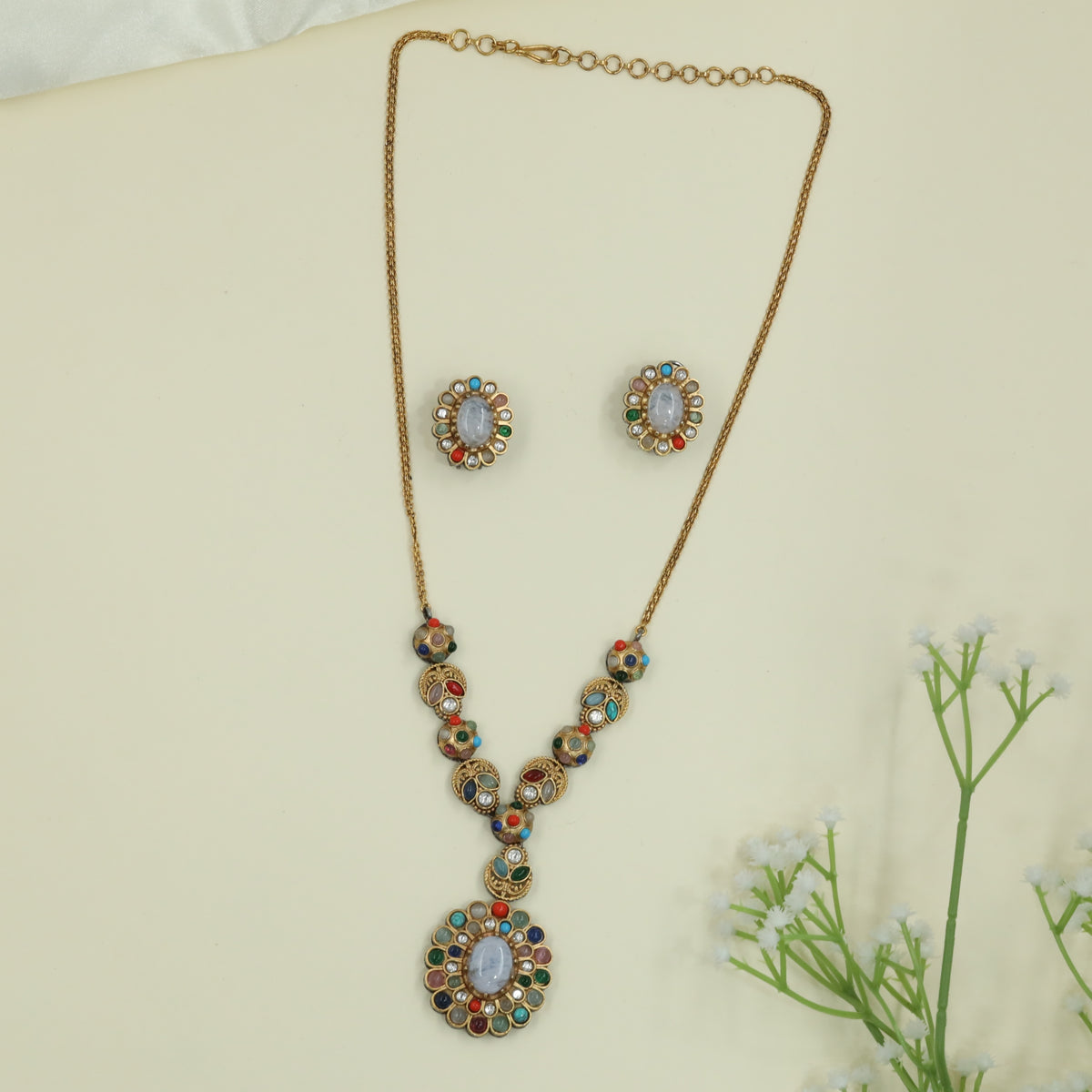 Floral Frame Kundan Necklace with Oval Center Links and Drop Pendant Design