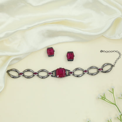 Continuous Infinity Link Choker with Structured Cushion Panel and Side Bar Accents
