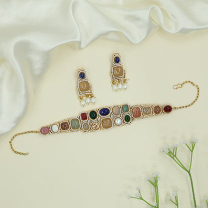 Decorative Segment Gold Choker with Varied Shape Units and Border Highlights