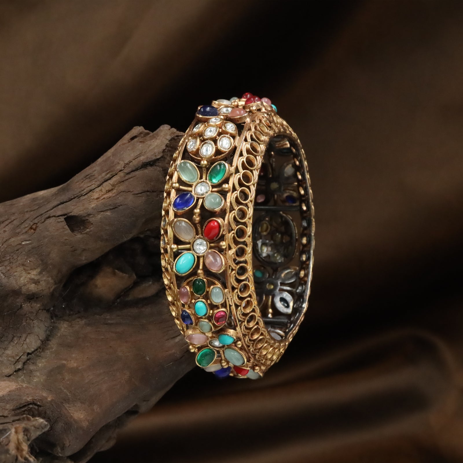Cluster Kundan Bangles with Varied Units and Detailed Side Pattern