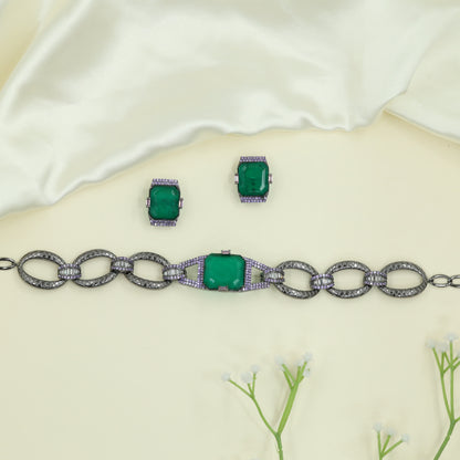 Continuous Infinity Link Choker with Structured Cushion Panel and Side Bar Accents