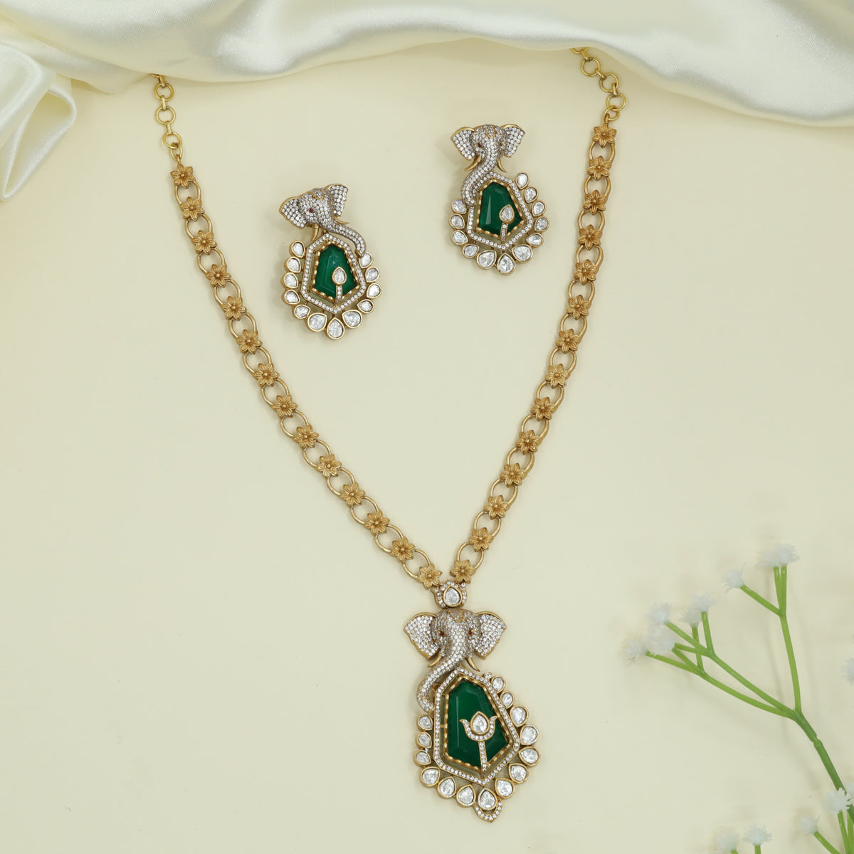 Detailed Link Kundan Chain with Pendant and Ganesha Form with Hanging Drop