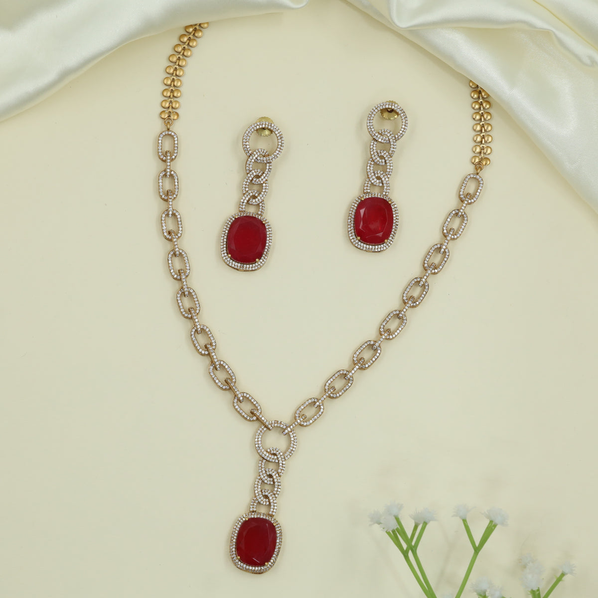 Brilliant Link Matt Necklace with Elongated Chain Units and Hanging Drop