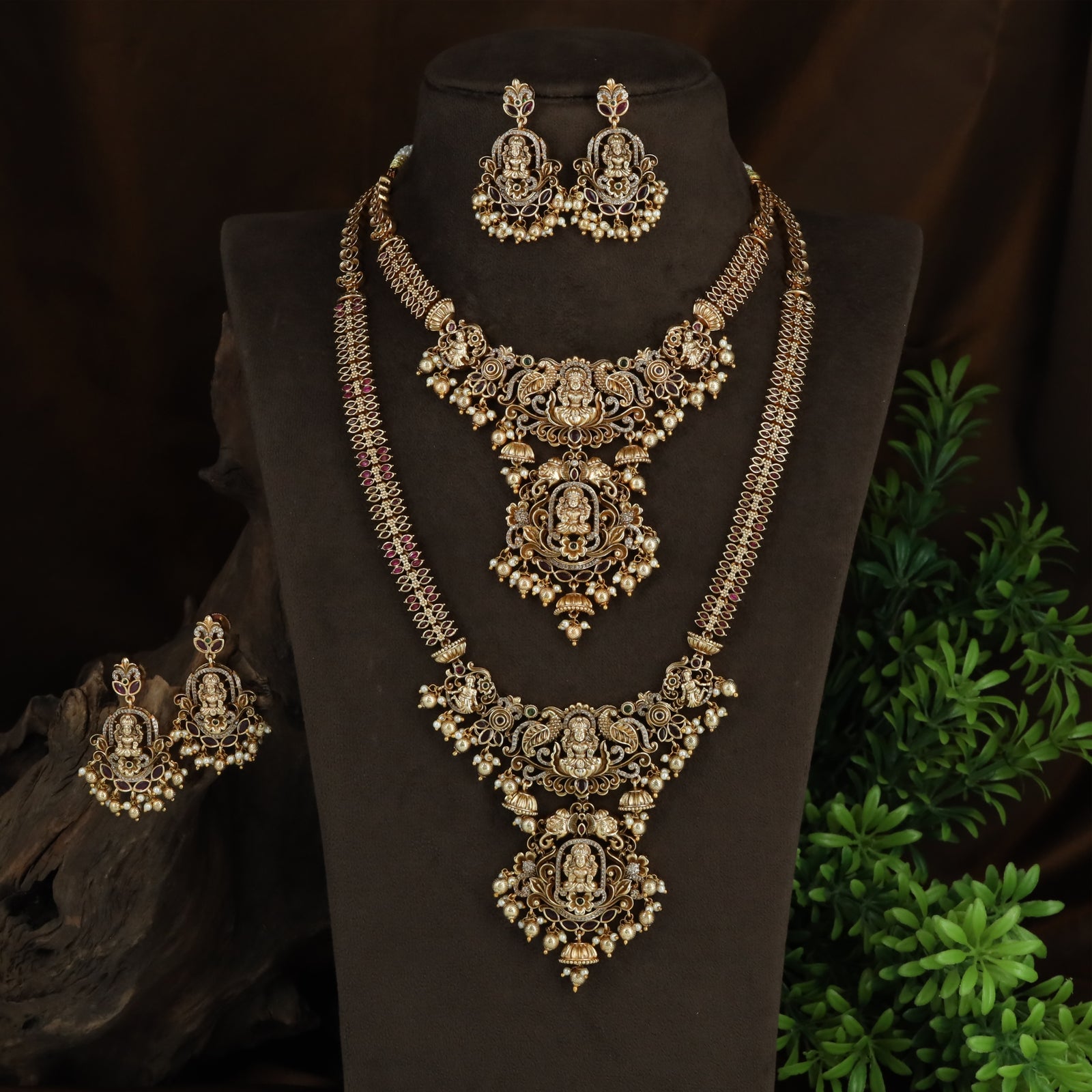 Mesh Pattern Antique Combo Set with Lakshmi Centrepieces and Woven Link Design