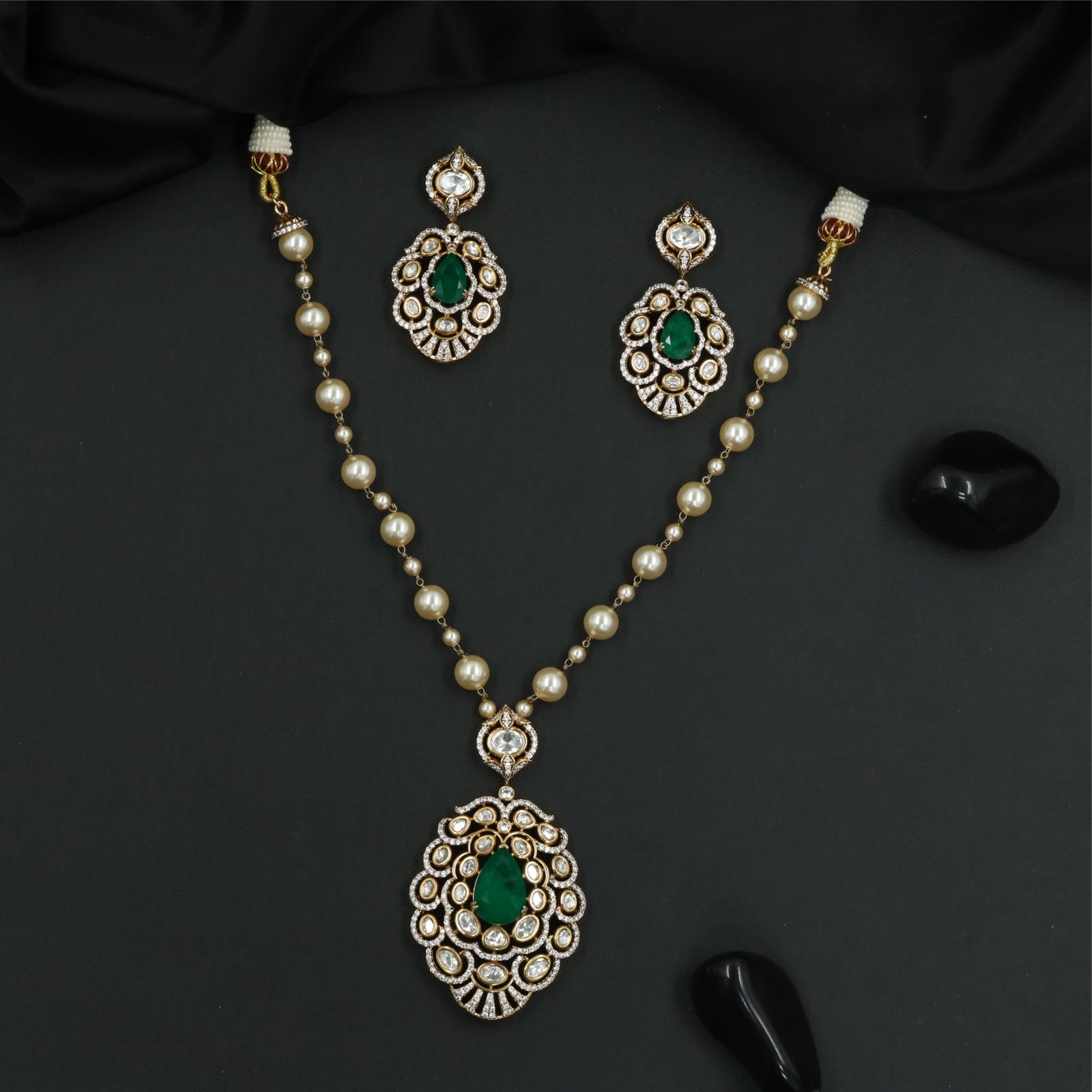 Graceful Single Chain Kundan Pearl Necklace with Round Pendant and Pearl Drops