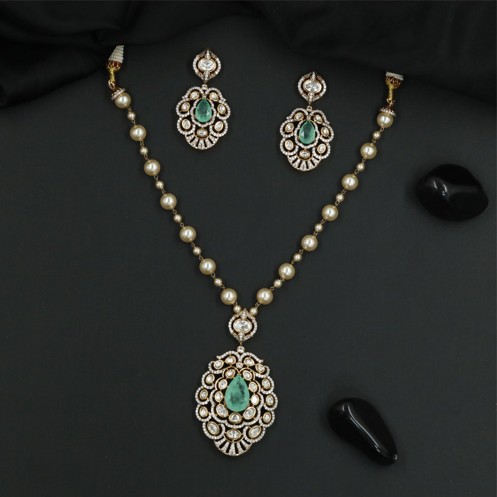 Graceful Single Chain Kundan Pearl Necklace with Round Pendant and Pearl Drops