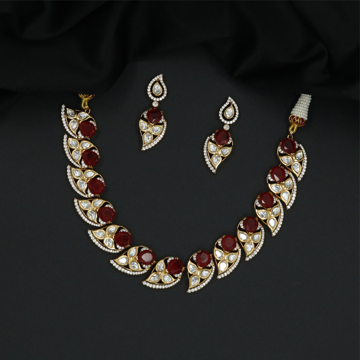 Angular Leaf Panel Kundan Necklace with Curved Units and Central Flow