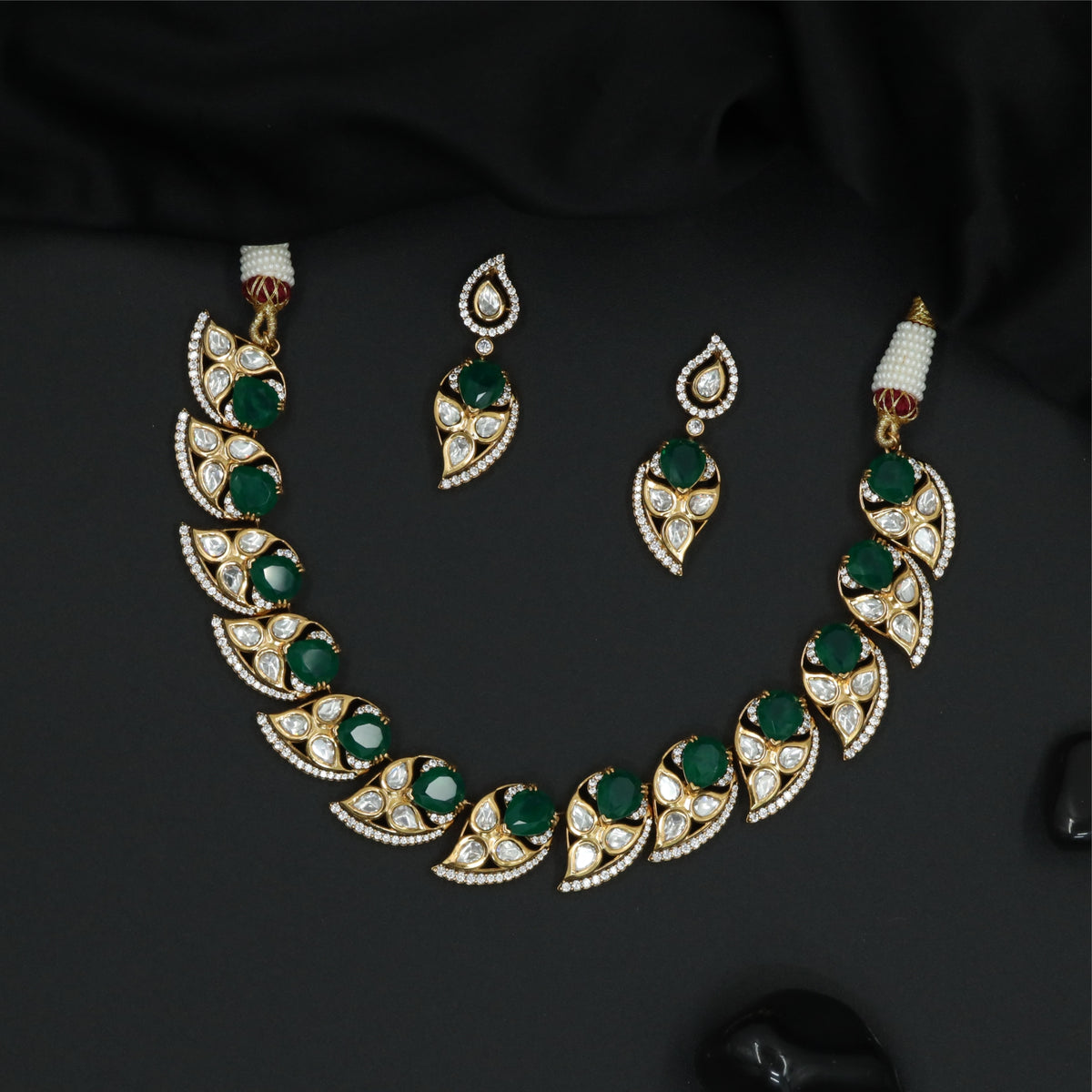 Angular Leaf Panel Kundan Necklace with Curved Units and Central Flow