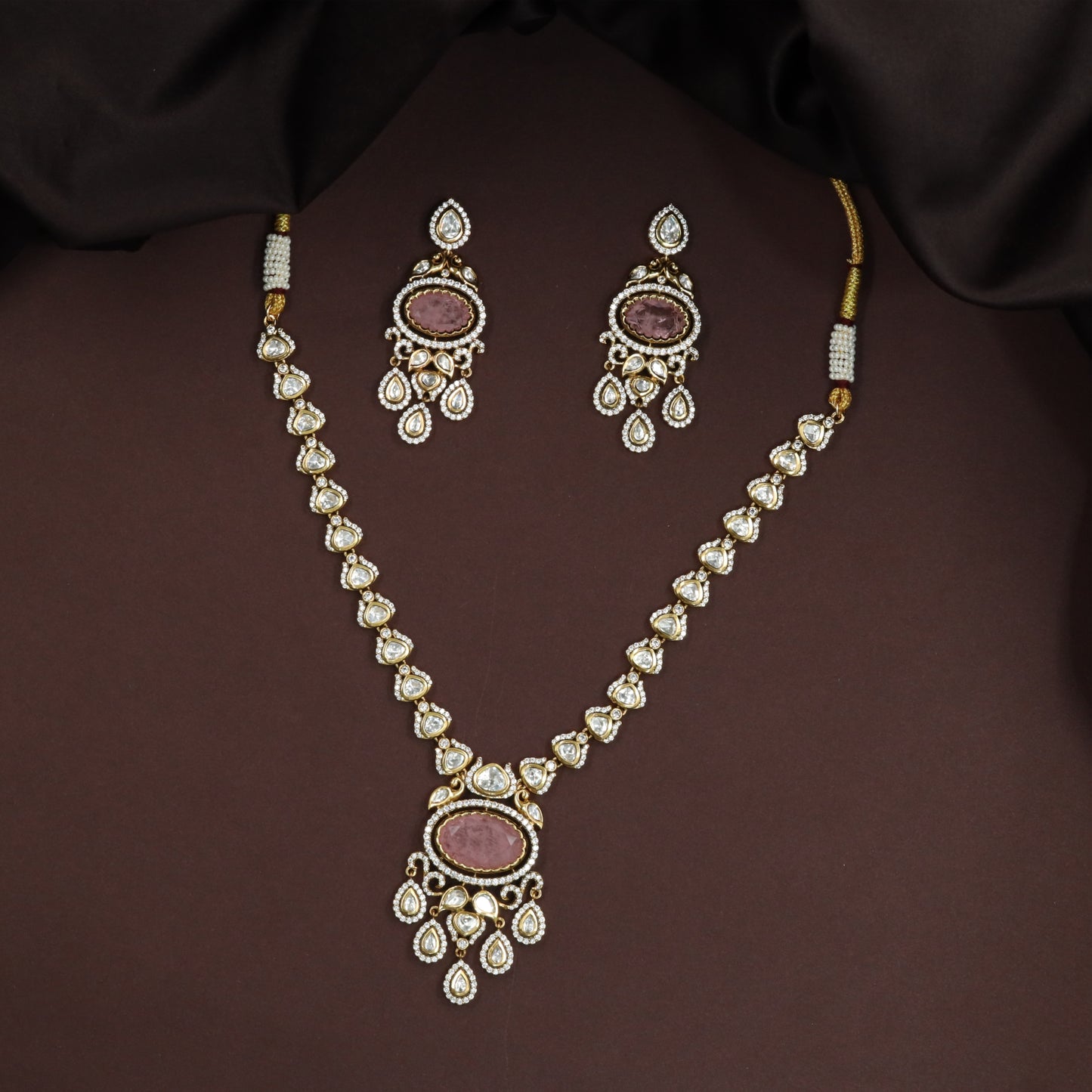 Flowing Drop Link Kundan Necklace with Decorative Pendant and Hanging Frames