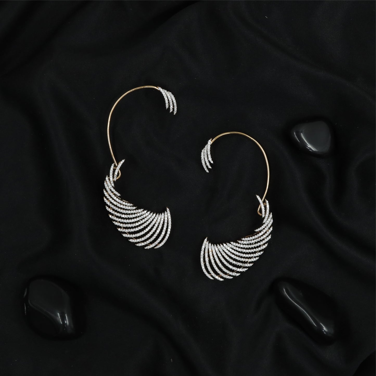 Radiant fan Ear bluetooth with curved hook frame and layered arc rows