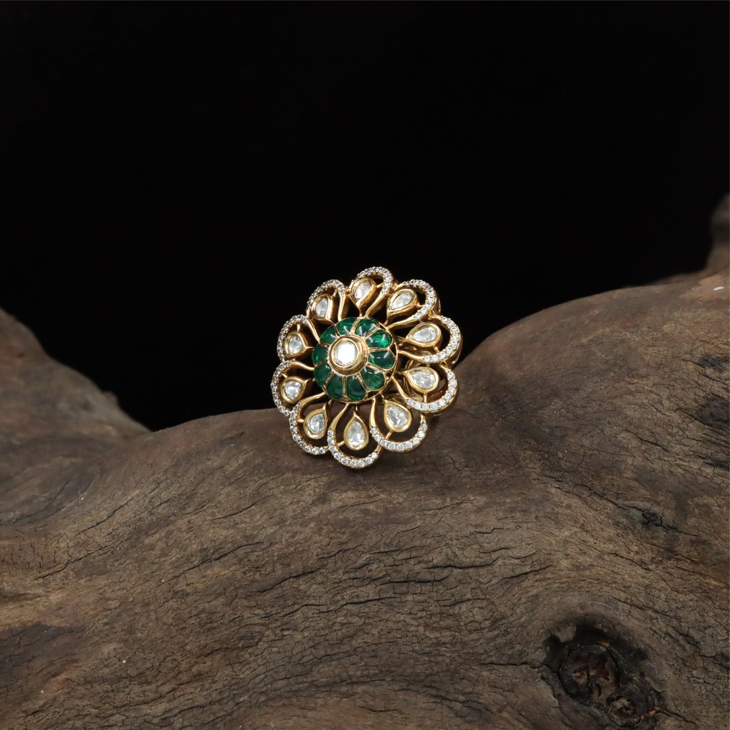 Crisp floral kundan finger ring with radial petal layout and border outline