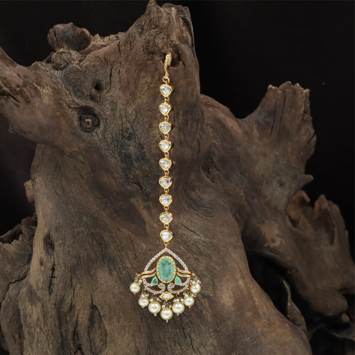 Classic Long Kundan Tikka with Uniform Link Pattern and Pearl Hanging Finish
