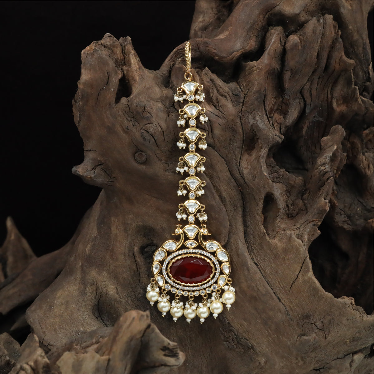 Arched Kundan Tikka with Oval Centre Stone and Graduated Link Chain