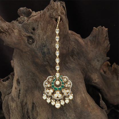 Ornate Kundan Tikka with Rounded Pendant Frame and Clustered Drop Detailing