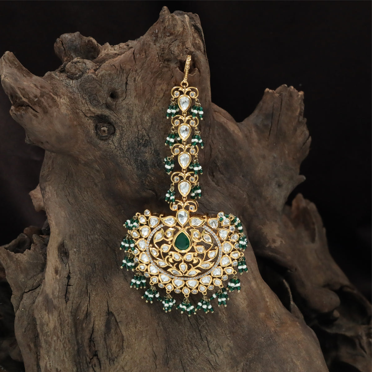 Ornate Kundan Tikka with Symmetrical Link Series and Filigree Pendant Base