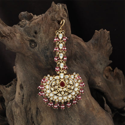 Ornate Kundan Tikka with Symmetrical Link Series and Filigree Pendant Base