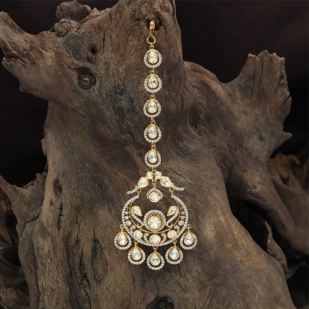 Symmetrical Crescent Kundan Tikka with Highlighted Center Cluster and Drop Extensions