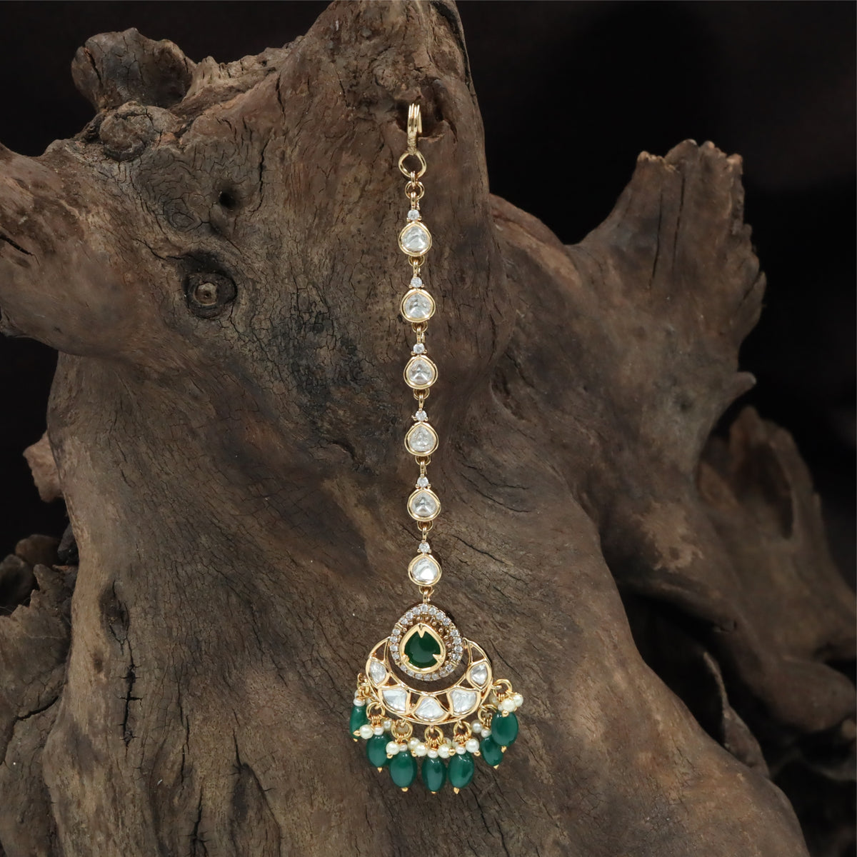 Sleek Vertical Link Tikka with Teardrop Focus and Clustered Pearl Fringe