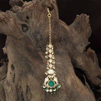 Elegant Linked Kundan Tikka with Repeating Round Units and Hanging Pearl Drops