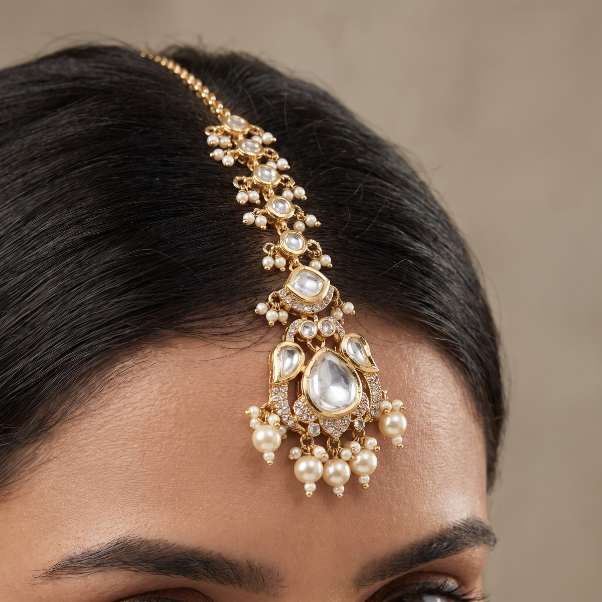 Clustered Round Link Kundan Tikka