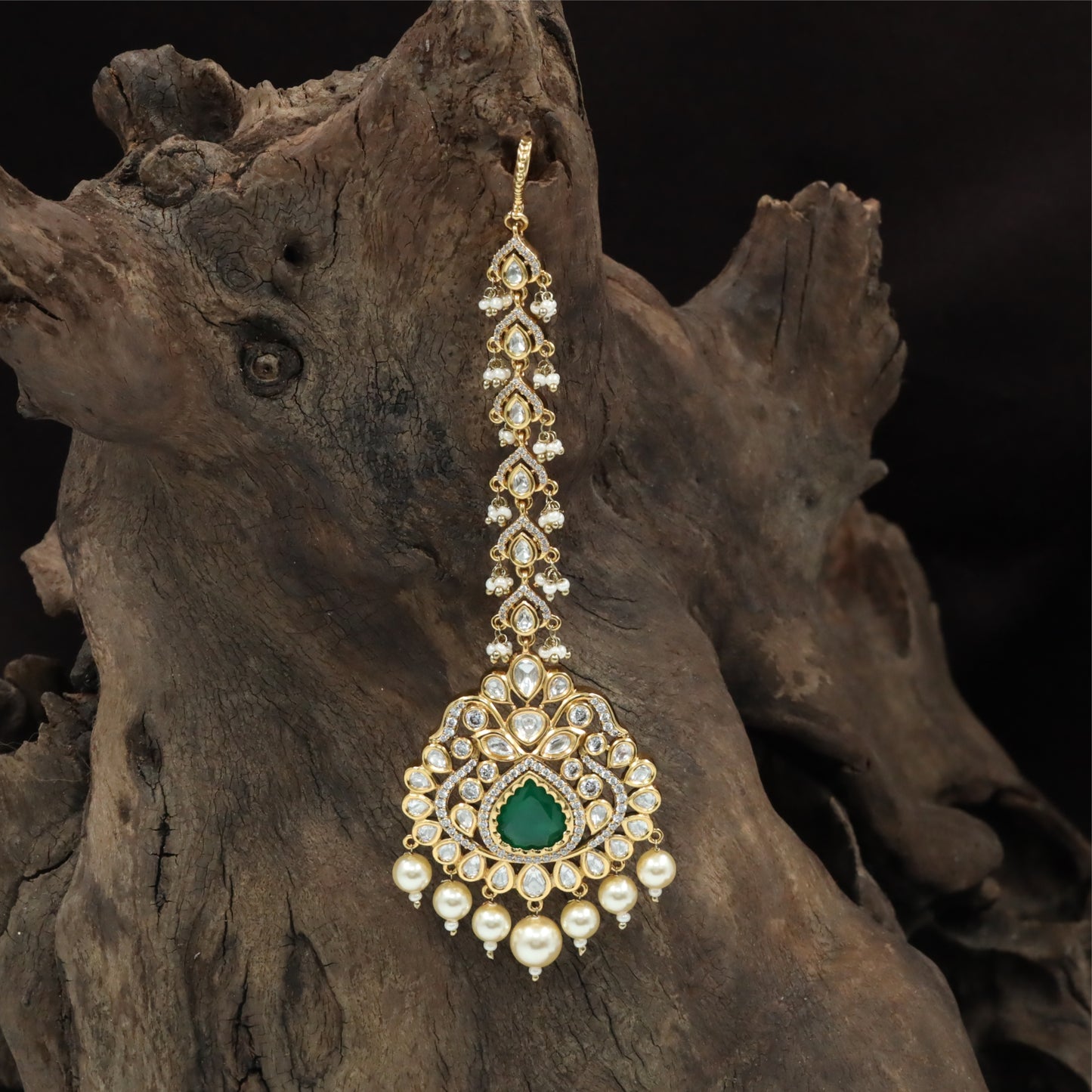 Refined Teardrop Highlight Tikka with Layered Pendant and Clustered Fringe