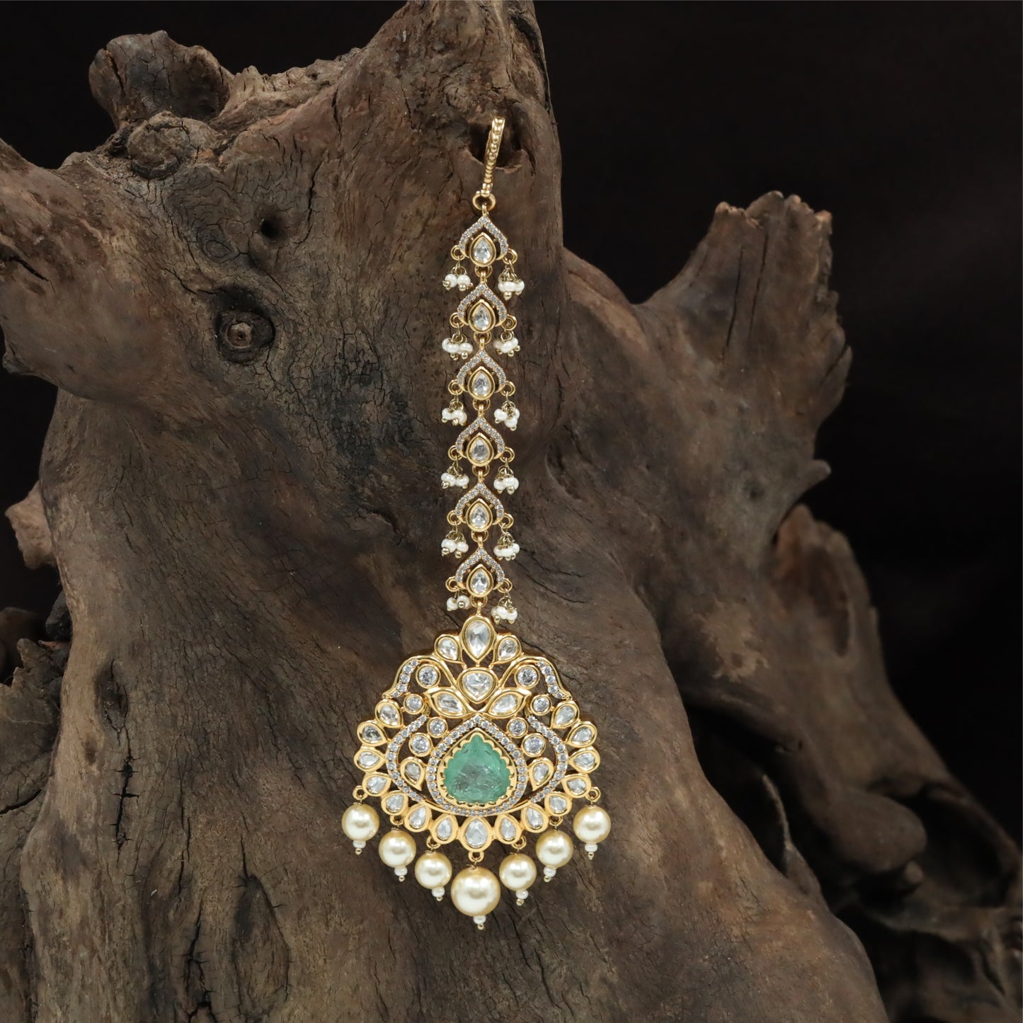 Refined Teardrop Highlight Tikka with Layered Pendant and Clustered Fringe