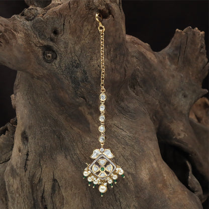 Petite Cluster Kundan Tikka with Minimal Round Link Chain and Pearl Fringe