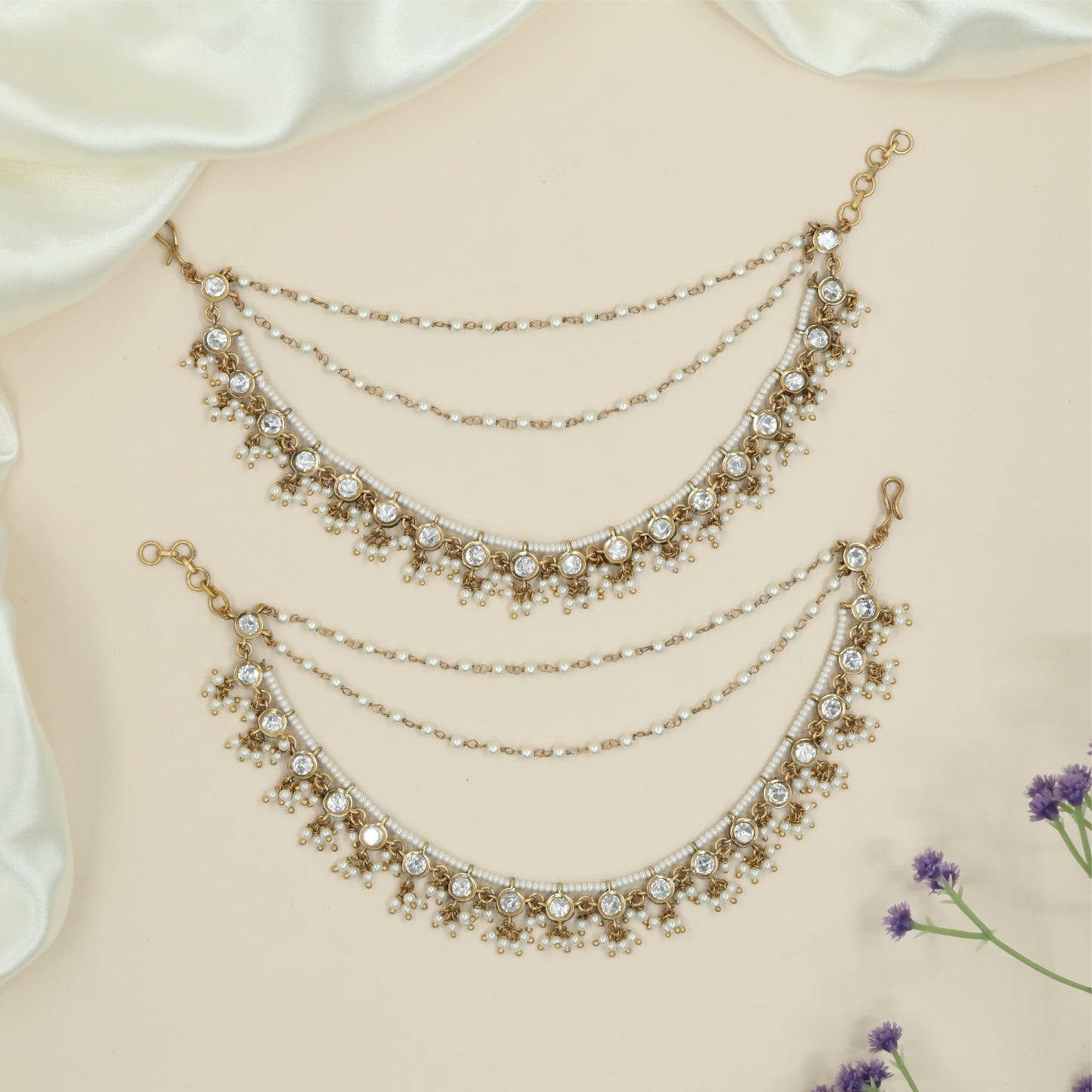 Three line beads mati with round stone band and hanging bead edge
