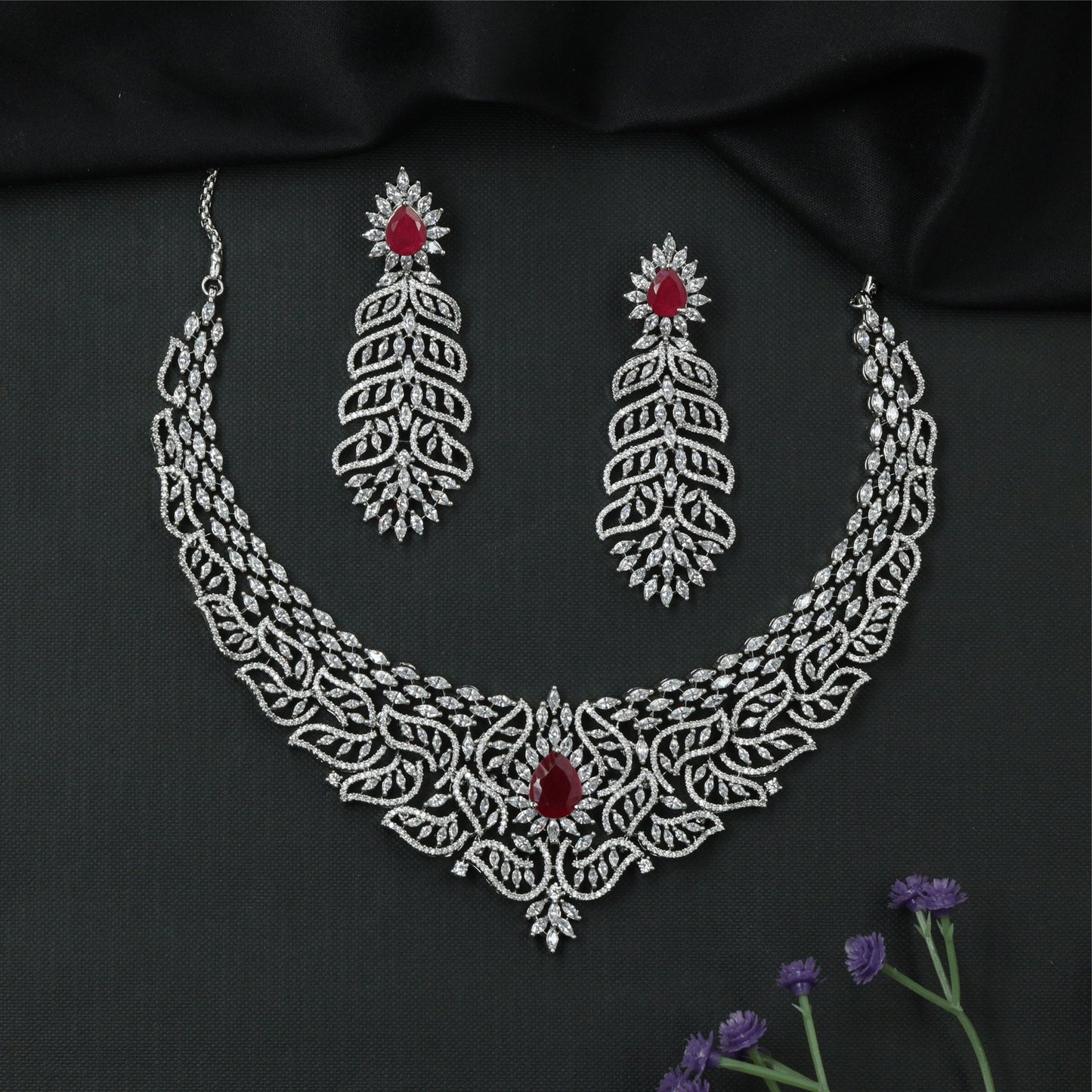Jewelvine Spread Necklace with Flowing Leaf Structure and Center Drop Accent