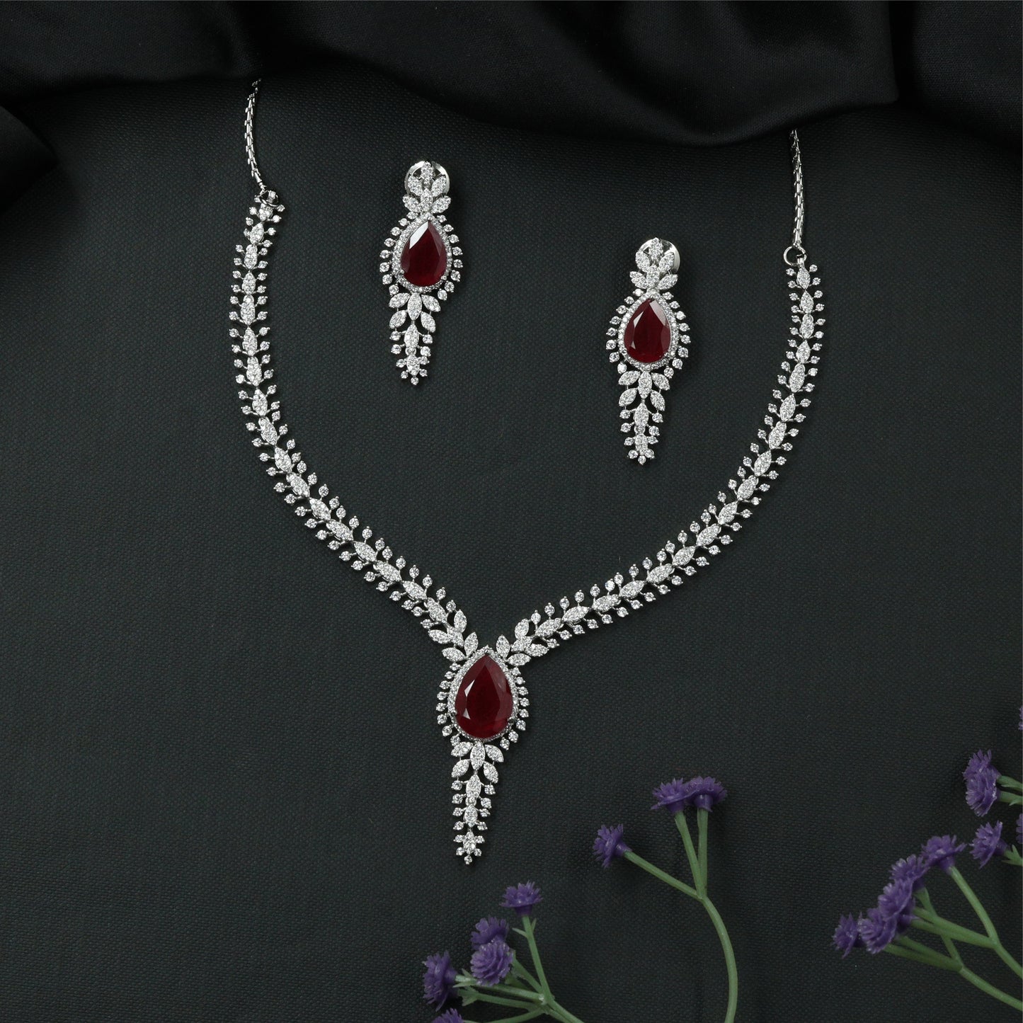 Stylish Contour Necklace with Central Pendant and Structured Stone Layout